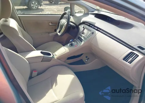 2015 Toyota Prius Three z USA, uszkodzony, nr VIN JTDKN3DU3F1977760